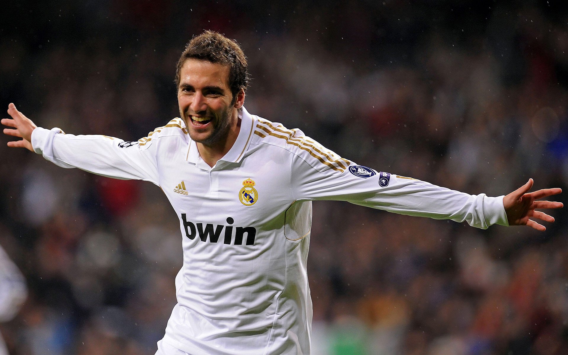 爱游戏娱乐-多特巴萨阿贾克斯同夜折戟，足球之夜的魔幻与现实